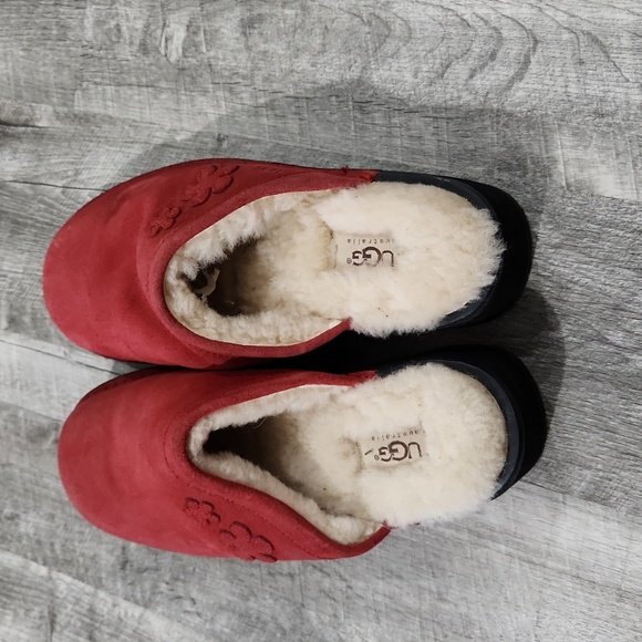 UGG Suede With Flower Applique Clogs Size 10 - Picture 2 of 7